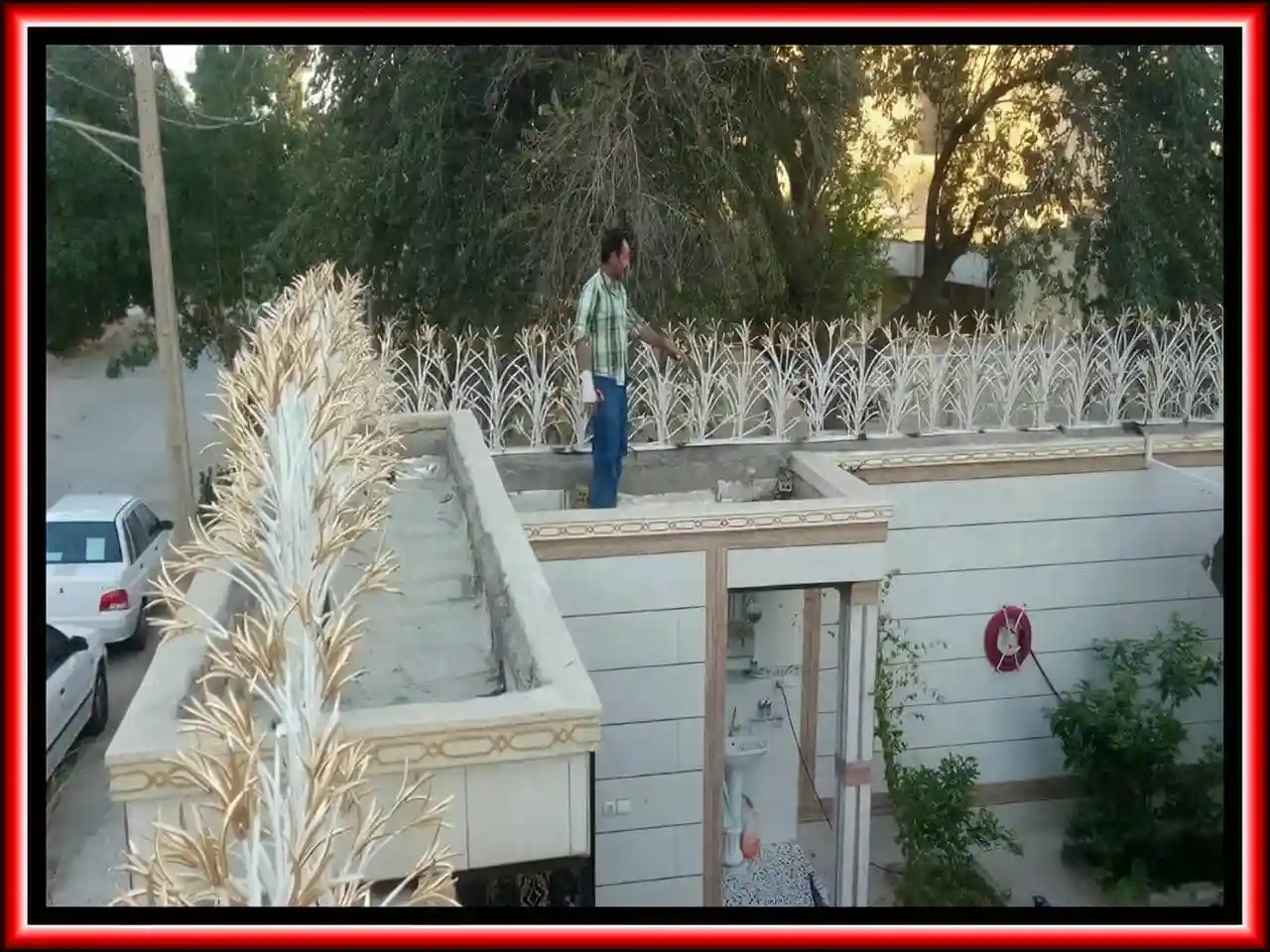حفاظ روی دیوار