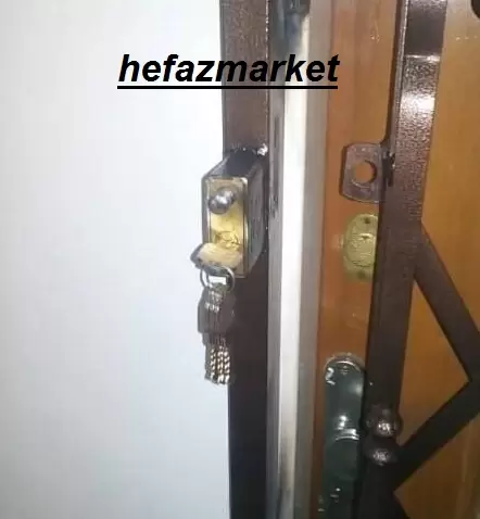 امن ترین قفل محافظ روی درب آپارتمان 