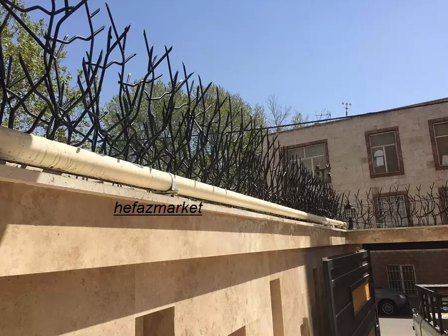 اهمیت محافظ شاخ گوزنی روی دیوار ساختمان 