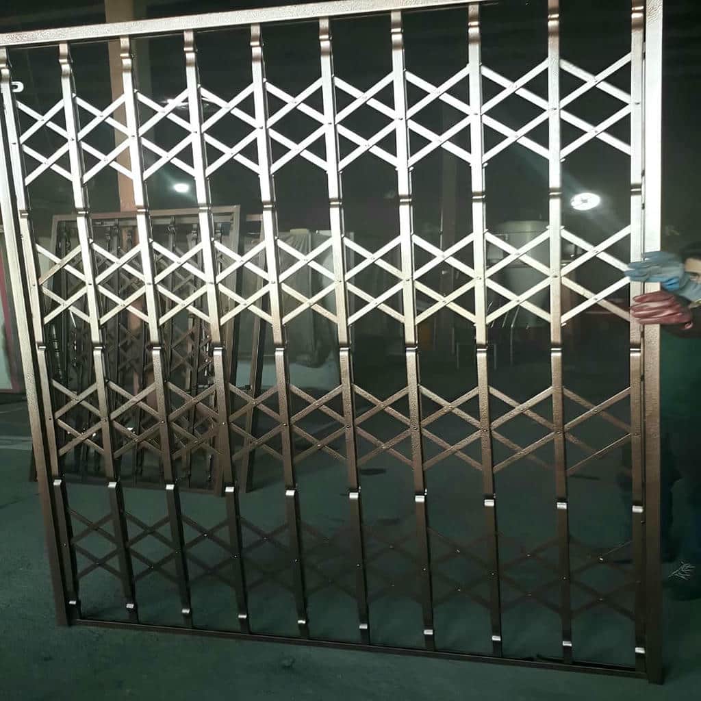 accordion-door-protection-apartment-abb ساخت درب حفاظ آکاردئونی همراه با عکس و مشخصات