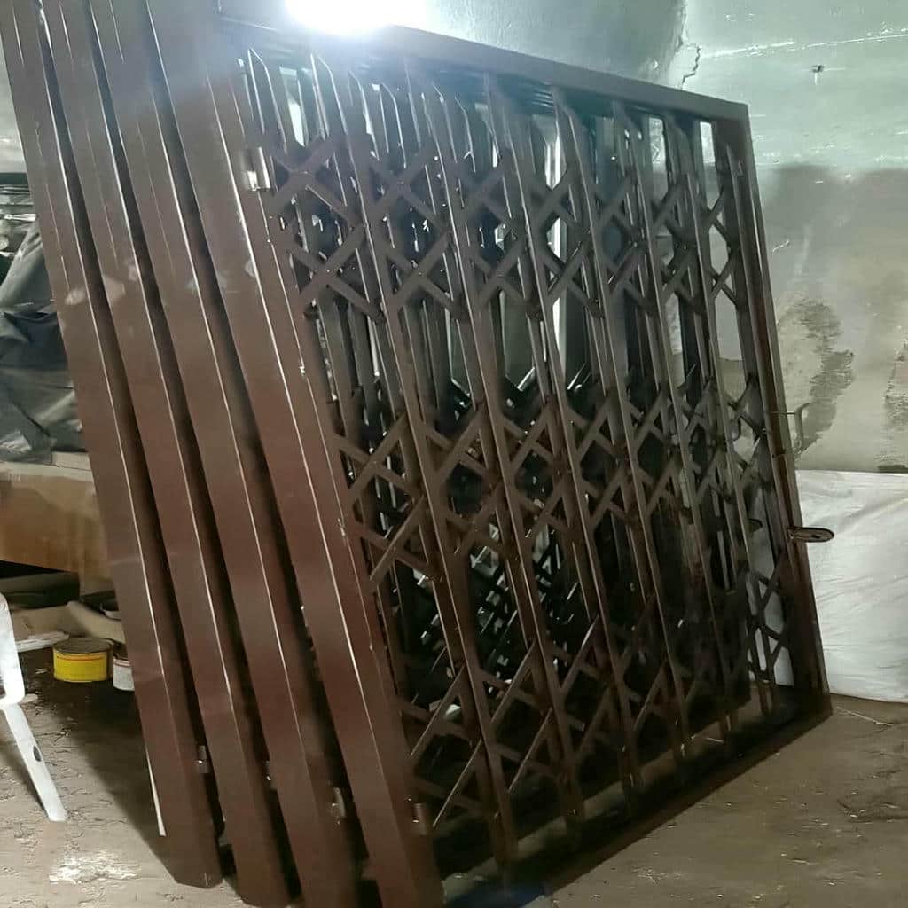accordion-door-protection-apartment-abn راهنمای جامع خرید درب آکاردئونی ضد سرقت برای درب آپارتمان