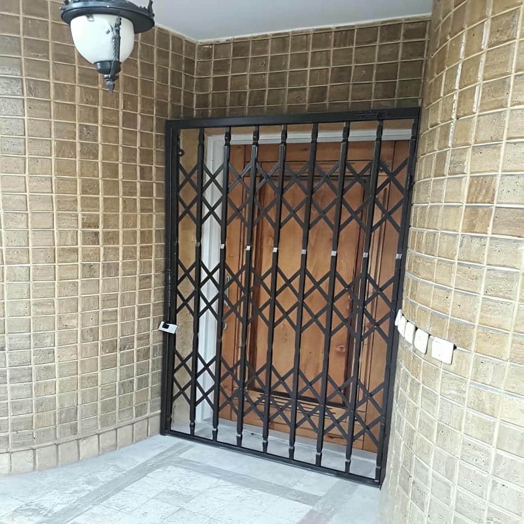 accordion-door-protection-apartment-ja محاسبه قیمت نرده و محافظ آکاردئونی