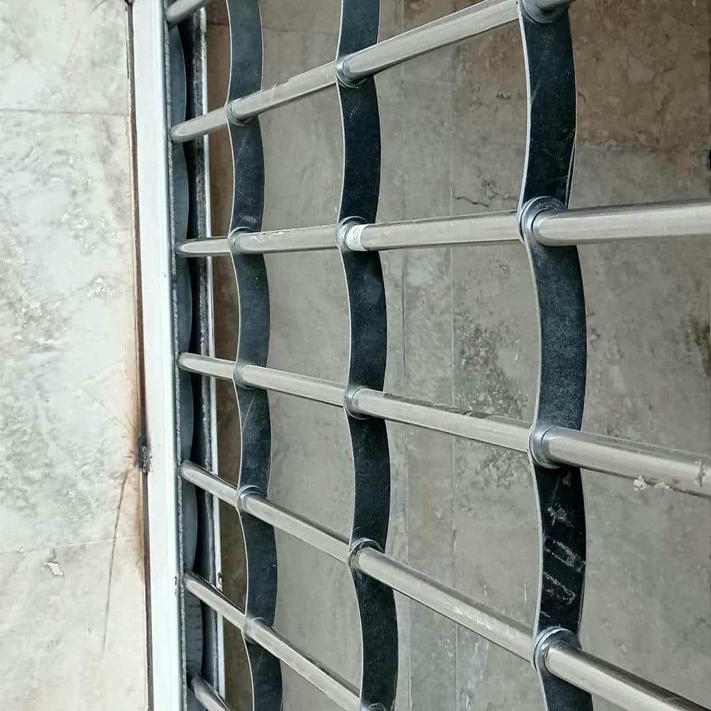 نصب کرکره برقی تیغه فولادی در بیرجند