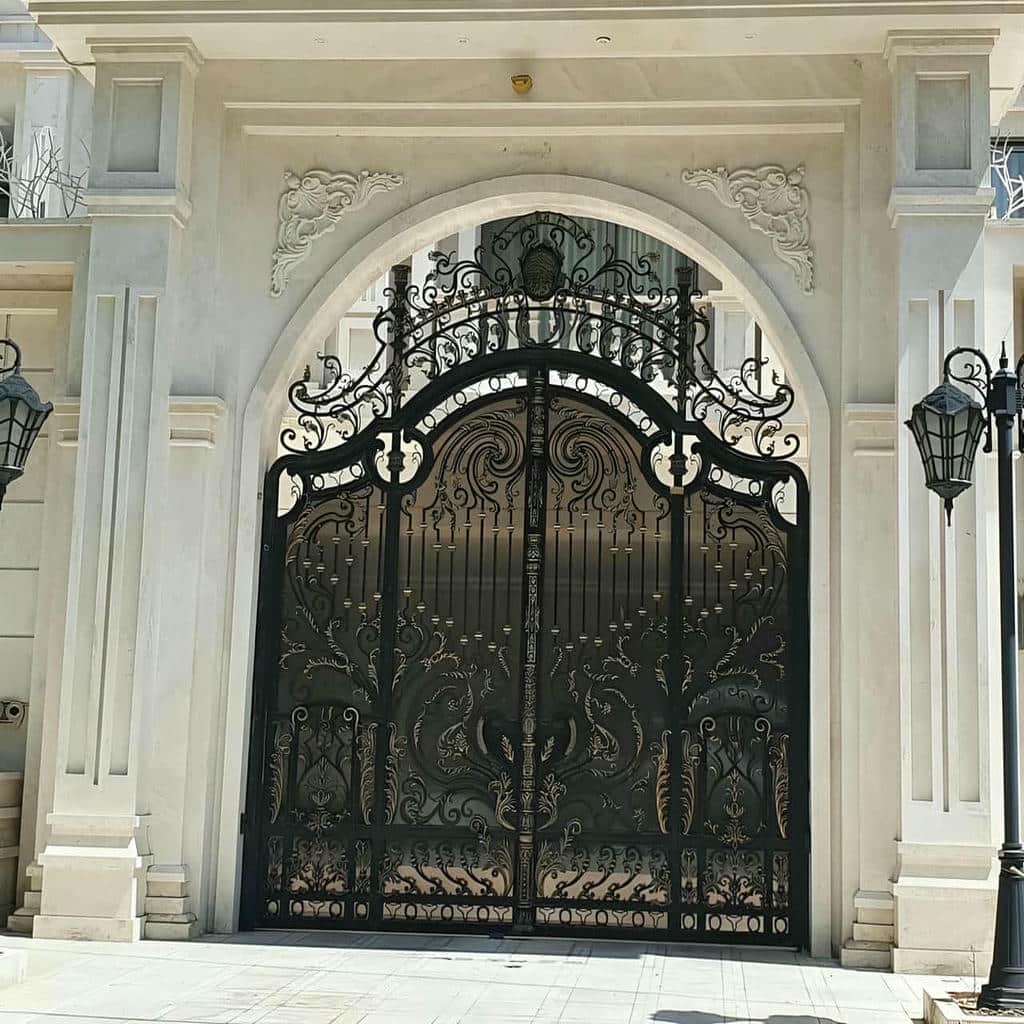 درب حیاط در بندر انزلی