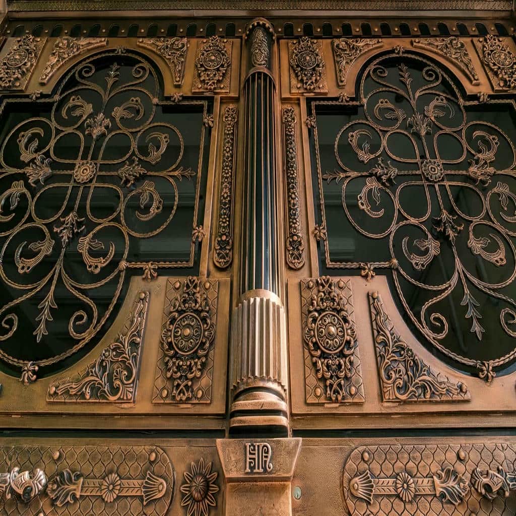درب حیاط در ساوه