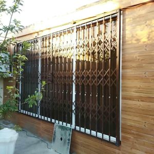 درب آکاردئونی در بندرعباس