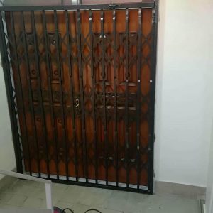 درب آکاردئونی در لواسان