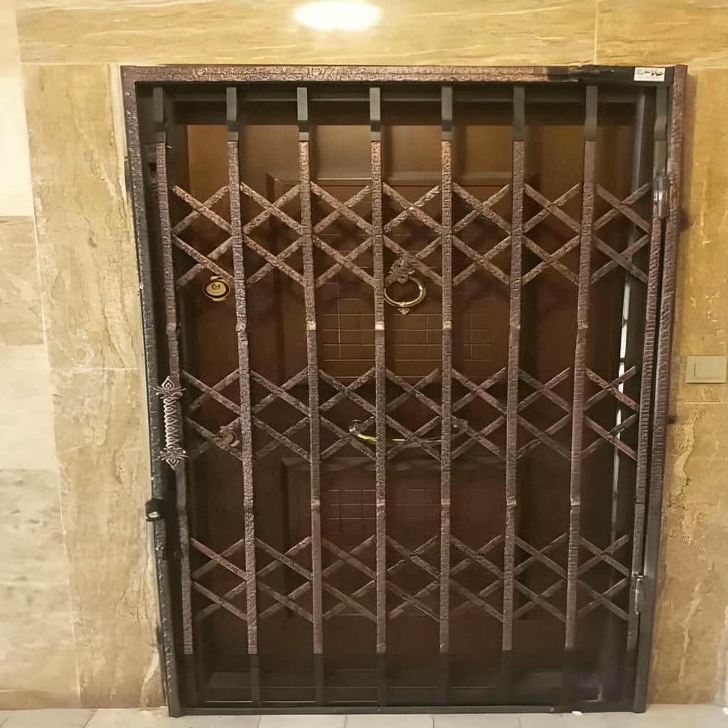 درب آکاردئونی در ایرانشهر