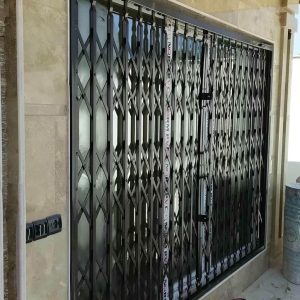 درب آکاردئونی در قائمشهر