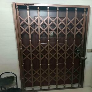 درب آکاردئونی در سمنان