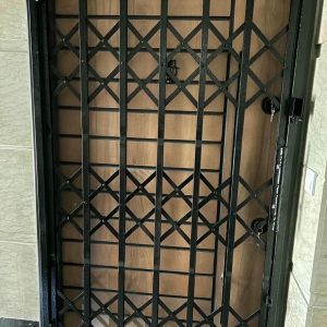 درب آکاردئونی در شهرکرد