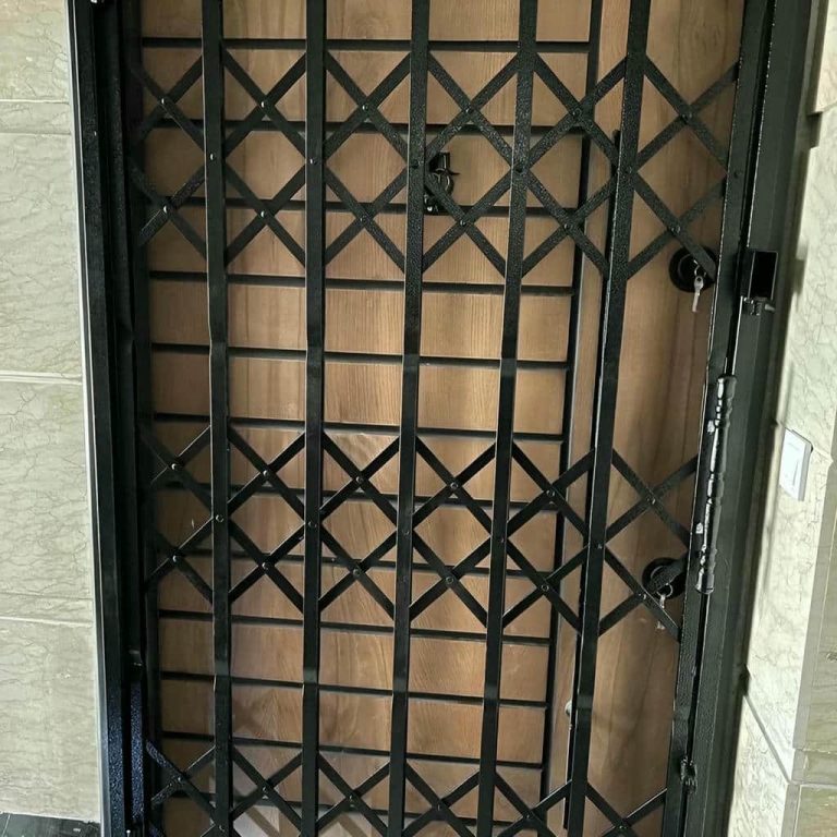 درب آکاردئونی در شهرکرد