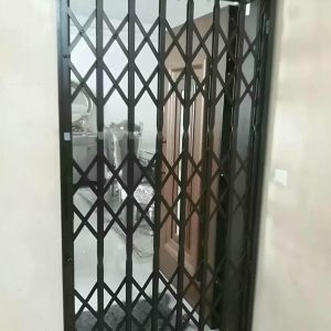درب آکاردئونی در کاشان