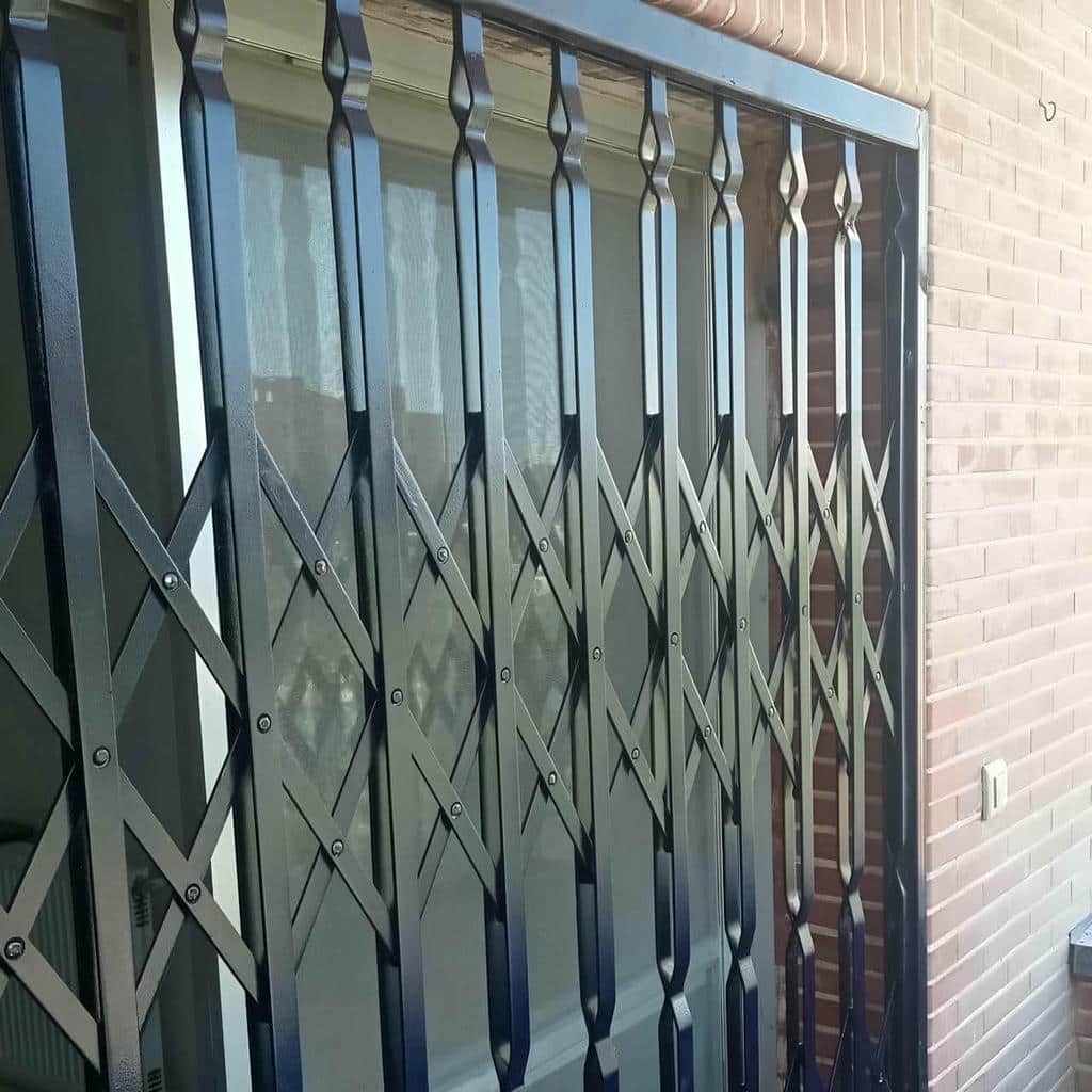 نصب درب آکاردئونی تمام گل در محمدشهر