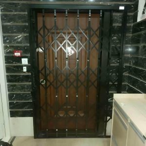 درب آکاردئونی در کمال شهر