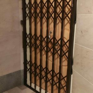 درب آکاردئونی در استان گیلان