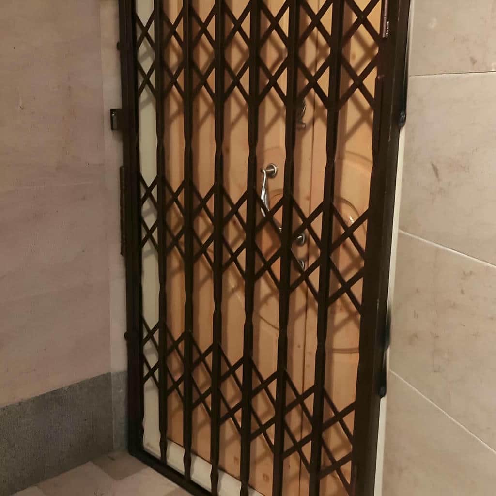 درب آکاردئونی در استان گیلان