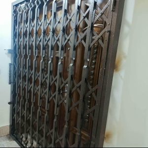 درب آکاردئونی در سبزوار