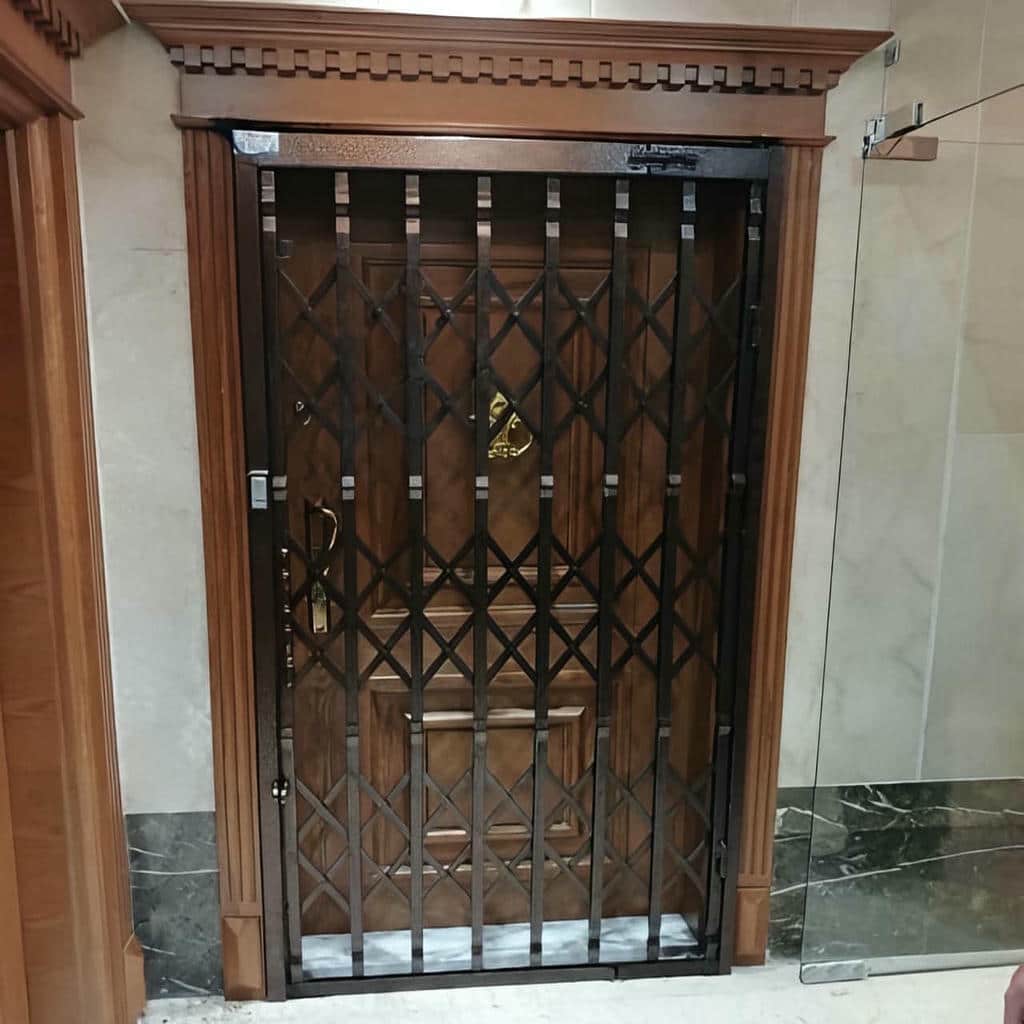 نصب درب آکاردئونی چهارگل در قم