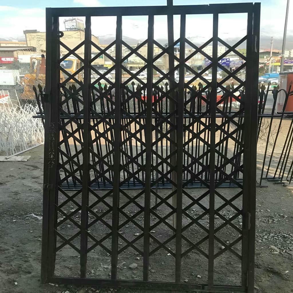 نصب درب آکاردئونی چهارگل در قزوین