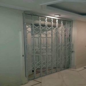 درب آکاردئونی در اردبیل