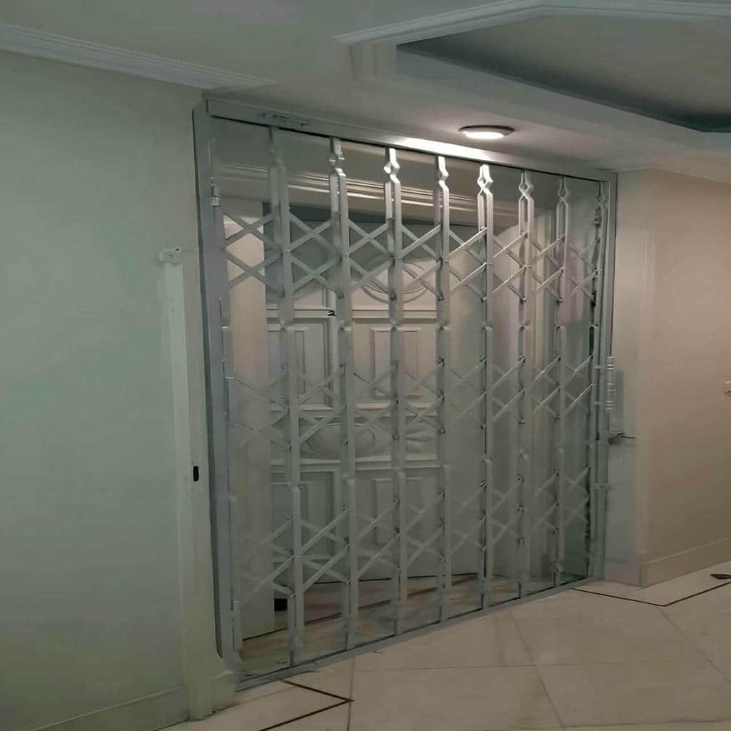 درب آکاردئونی در اردبیل