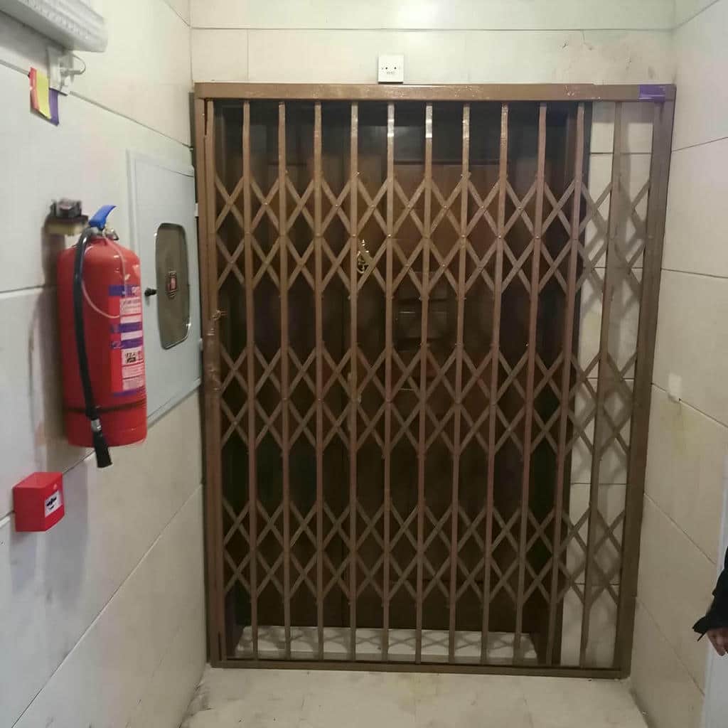 نصب درب کشویی آکاردئونی در اندیشه