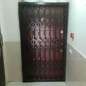 درب آکاردئونی در اراک