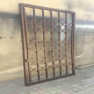 درب آکاردئونی در فیروزکوه