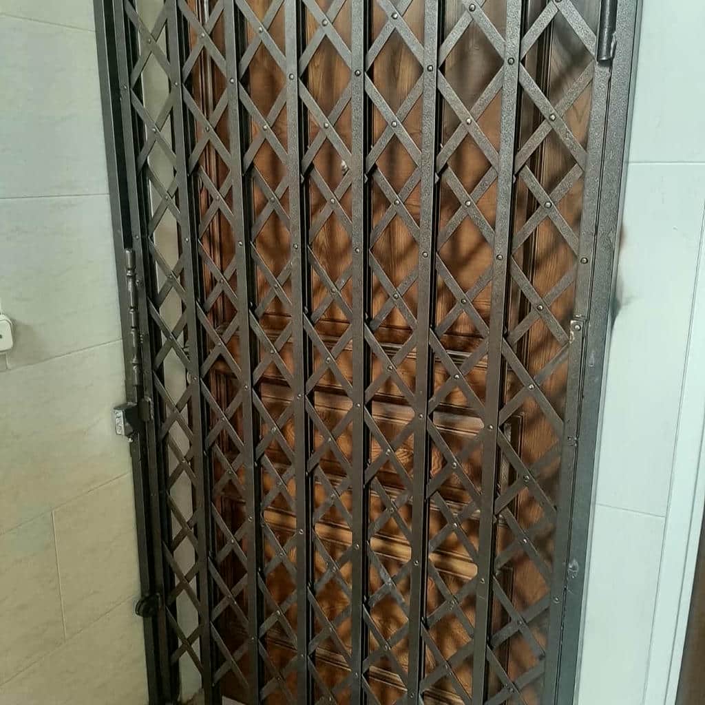 قیمت درب آکاردئونی ضدسرقت در اندیشه