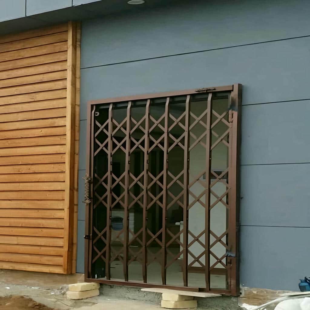 درب آکاردئونی در سنندج