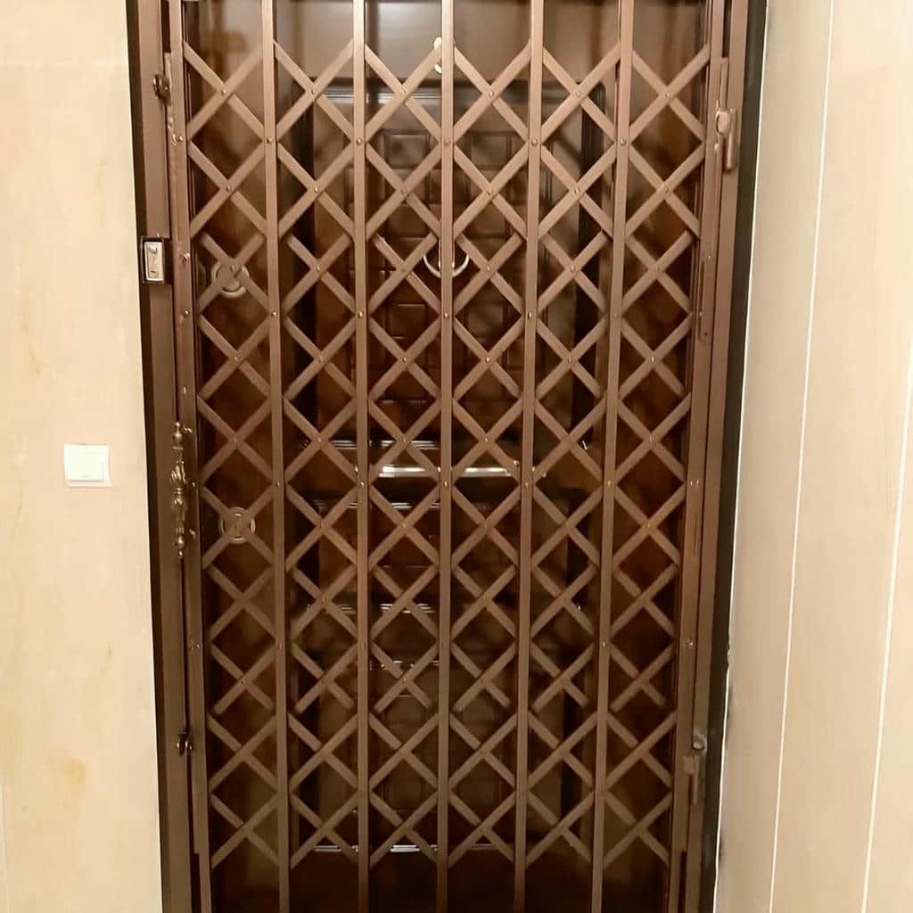نصب درب آکاردئونی چهارگل در سیرجان