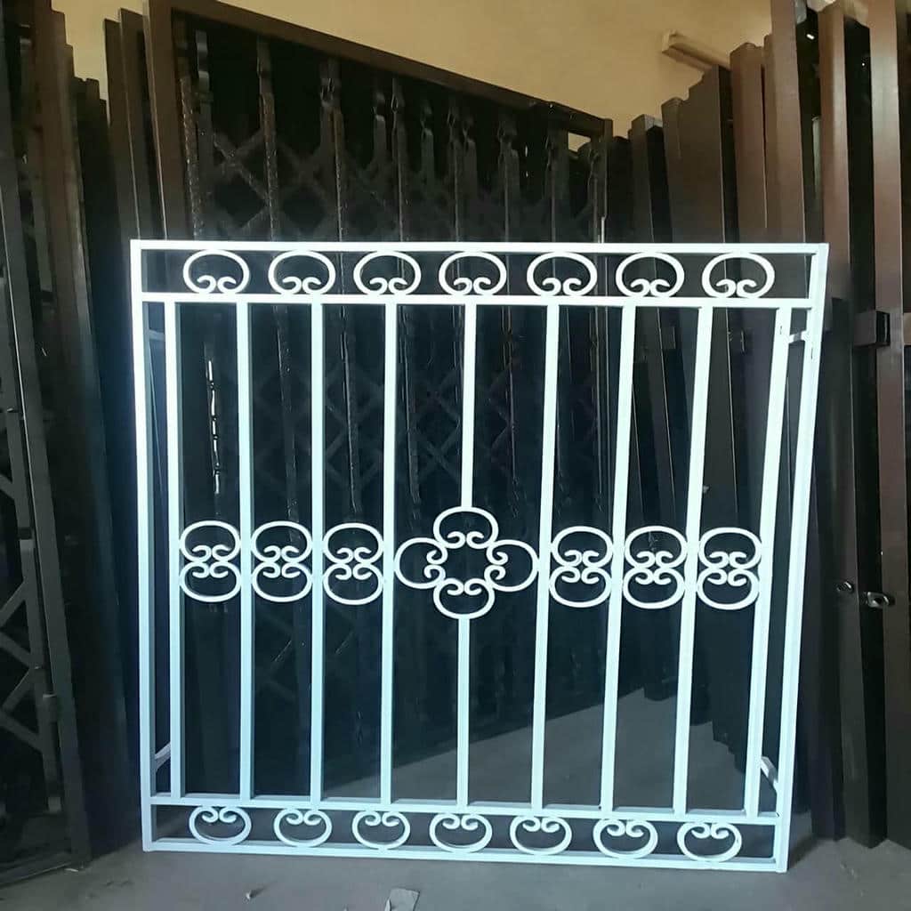 نصب حفاظ پنجره بازشو کاربردی در شیراز