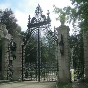 درب حیاط در نسیم شهر