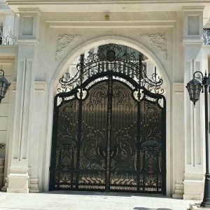 درب حیاط در بندر انزلی