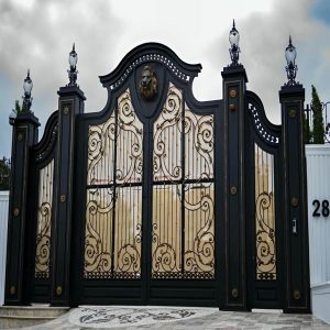 درب حیاط در فشم