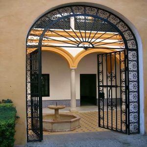 درب حیاط در فیروزکوه