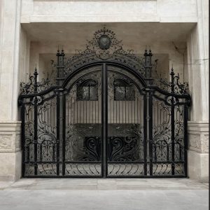 درب حیاط در تهران