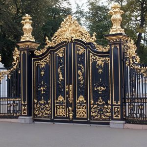 درب حیاط در پردیس