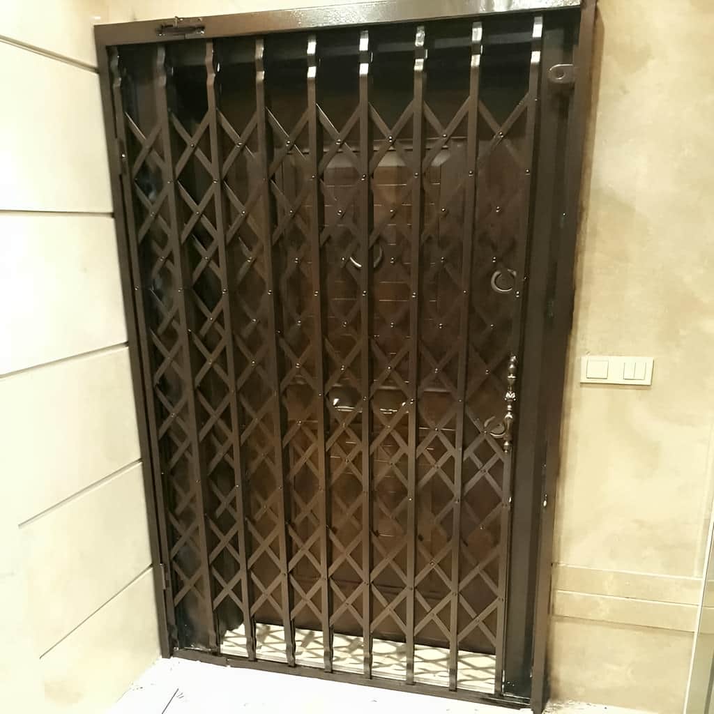 درب آکاردئونی با فریم فلزی مقاوم