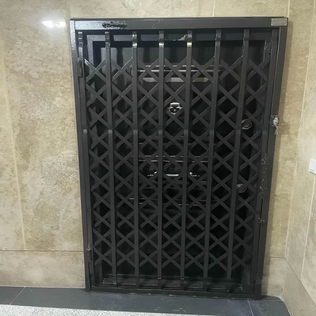 درب آکاردئونی ضد سرقت با پرچ مستحکم