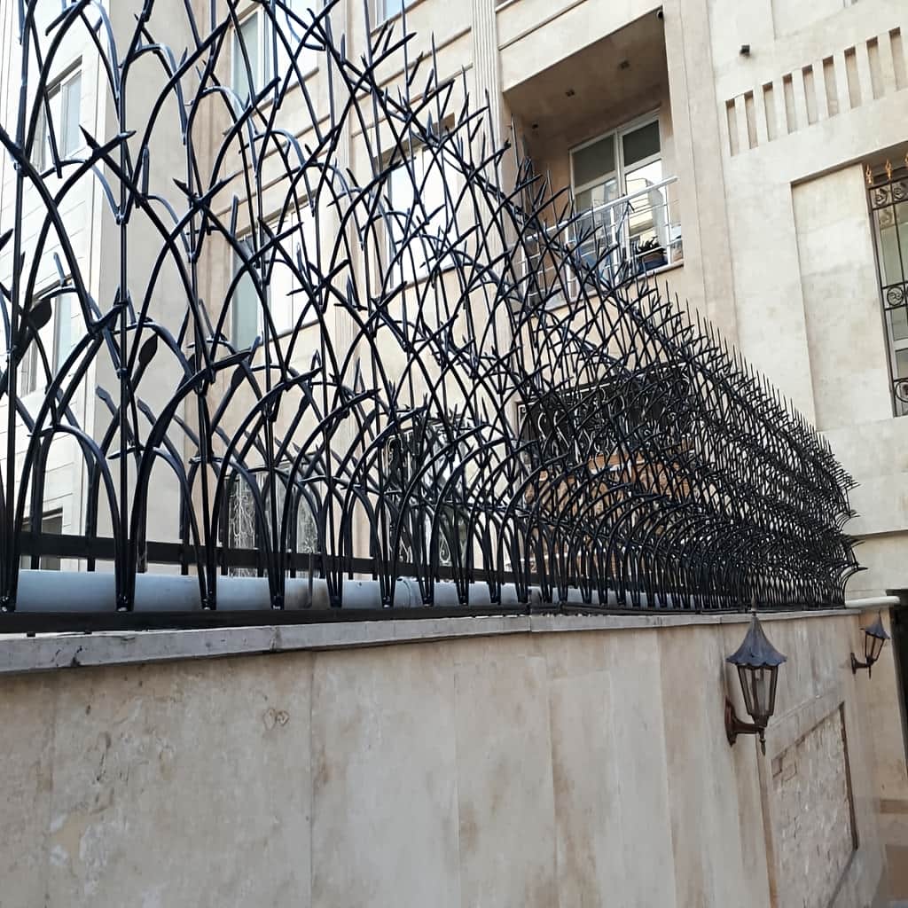 خرید حفاظ آبشاری روی دیوار سنگی برای محوطه