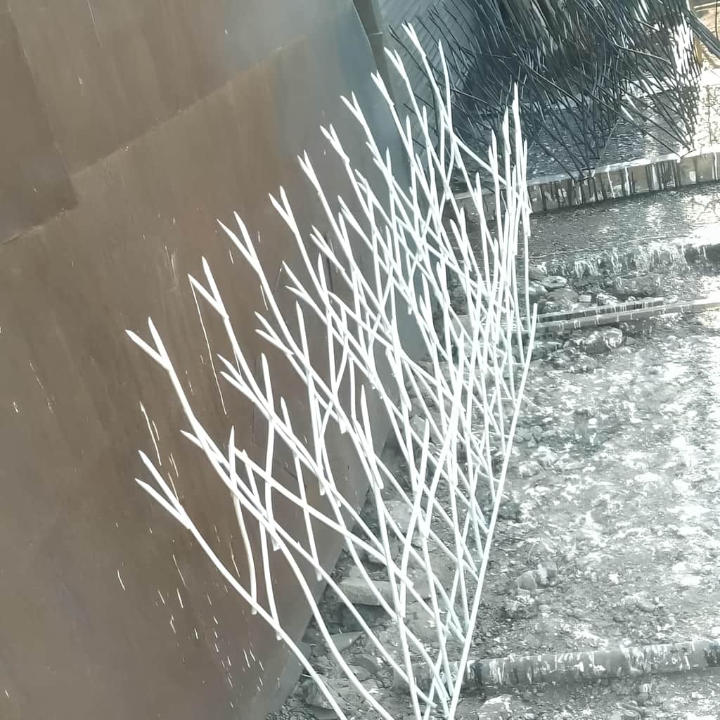 حفاظ شاخ گوزنی و حفاظ سرنیزه ای با مهار قوی تاج دیوار