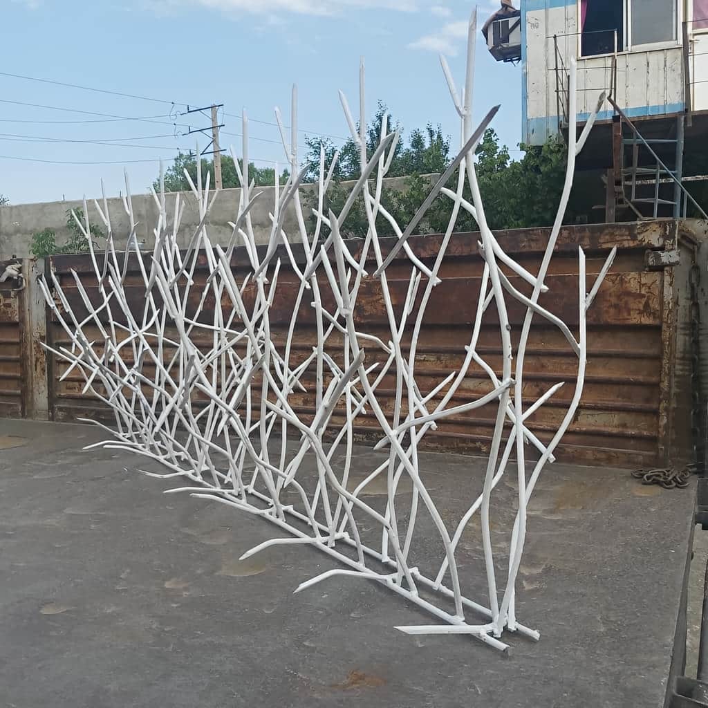 حفاظ شاخ گوزنی خاردار با پایه اتصال محکم