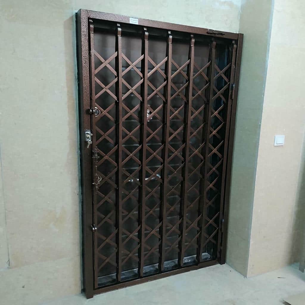 درب آکاردئونی با قفل ایمن ورودی