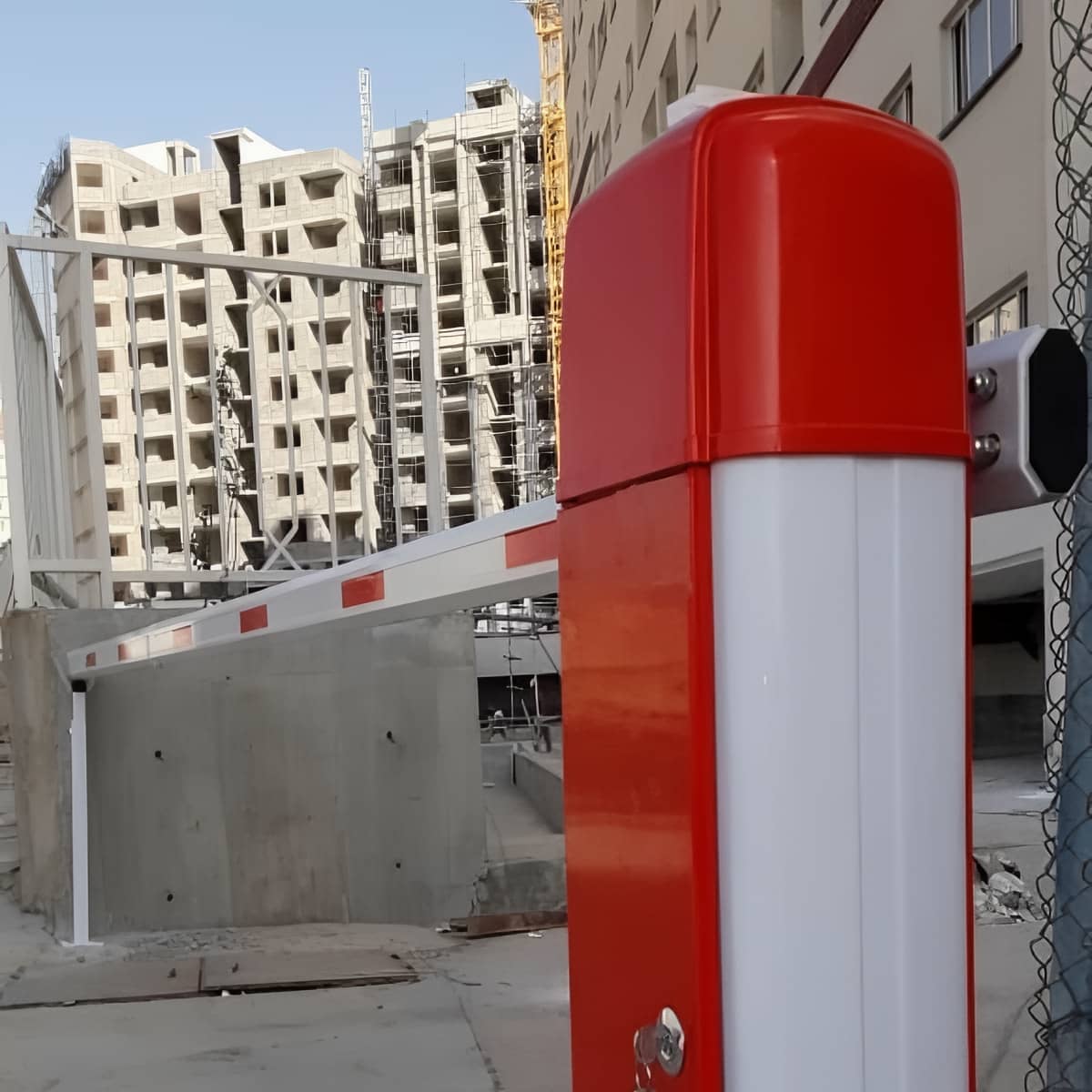 راهبند پارکینگ مقاوم با رنگ محافظ روی بدنه فلزی راهبند پارکینگ مقاوم با رنگ محافظ روی بدنه فلزی