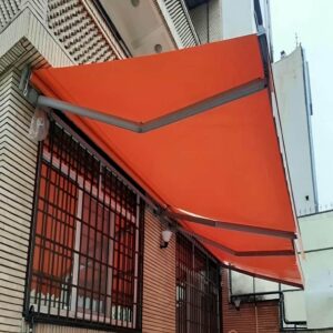 سایبان برقی جمع شونده حیاط با سازه مقاوم فضای باز
