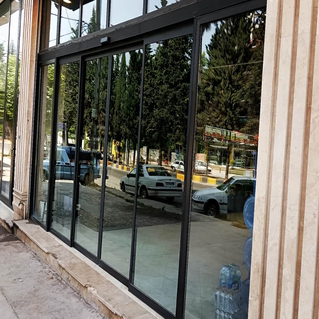 درب اتوماتیک شیشه ای تلسکوپی عرض کم مناسب ورودی باریک