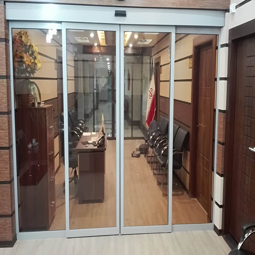 درب اتوماتیک شیشه ای با ریل کشویی روان درب اتوماتیک شیشه ای با ریل کشویی روان