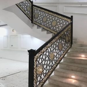 پنل نرده سی ان سی دکوراتیو با طرح برش خورده هندسی